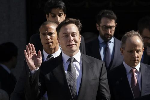 Nhân vật bí ẩn đứng sau Elon Musk