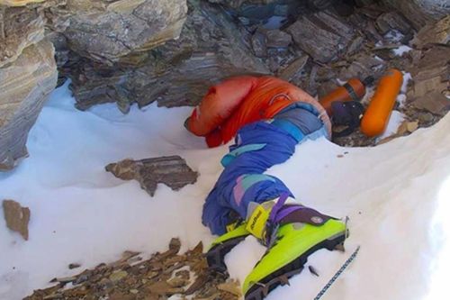 Cơn bão đe dọa tính mạng người leo Everest mùa này
