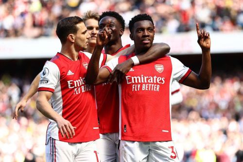 Arsenal giữ chắc vị trí trong nhóm dự Champions League