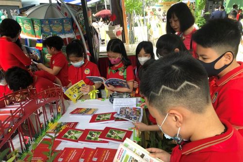 Những 'chuyến xe' thắp lửa tri thức