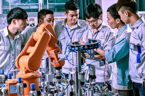 Đào tạo nghề trọng điểm cho thanh niên: Thiếu và yếu nhiều điều kiện căn bản