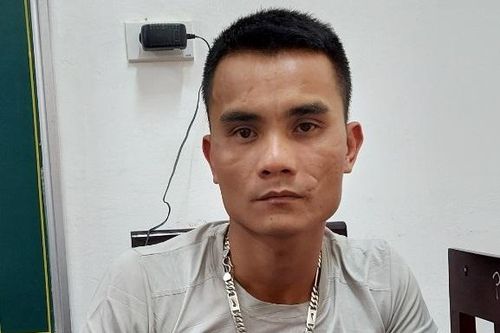 Bắt tài xế cất giấu ma túy trên nóc xe đầu kéo