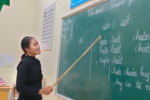 Lặng lẽ lớp học xóa mù chữ nơi vùng biên Quảng Trị