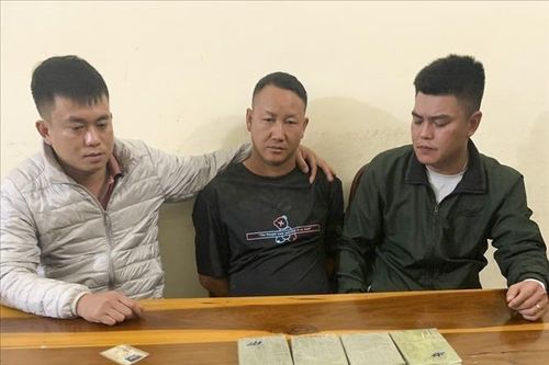 Bắt giữ 2 đối tượng, thu 8 bánh heroin và 30.000 viên ma túy tổng hợp