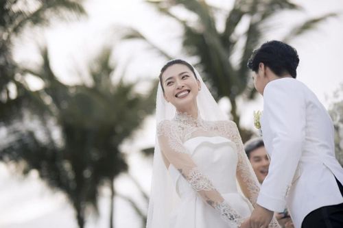 Tổng hợp loạt váy cưới của Ngô Thanh Vân: Từ kín đáo đến 'trễ nải', xuyên thấu đều đủ cả