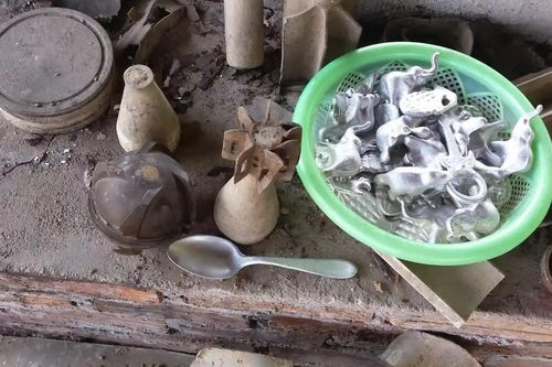 Cuộc sống lạc quan tại ngôi làng 'biến bom thành thìa' ở Lào