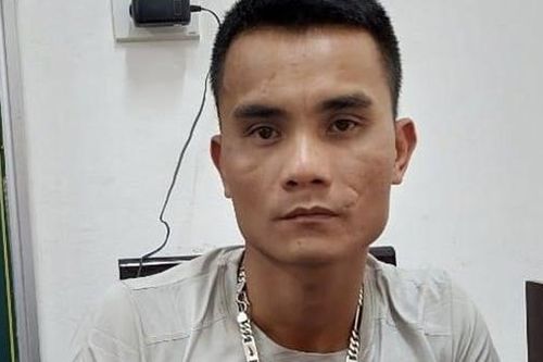 Tài xế giấu ma túy trên nóc xe đầu kéo