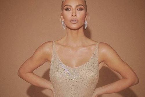 Kim Kardashian giảm 7 kg để mặc vừa váy của Marilyn Monroe