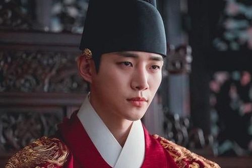 Lee Jun Ho - từ 'bản sao' Bi (Rain) đến thần tượng đầu tiên thắng giải Baeksang danh giá