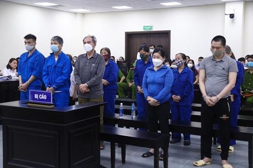 Ổ nhóm đánh tráo 'sổ đỏ' lừa đảo chiếm đoạt gần 23 tỷ đồng lĩnh án