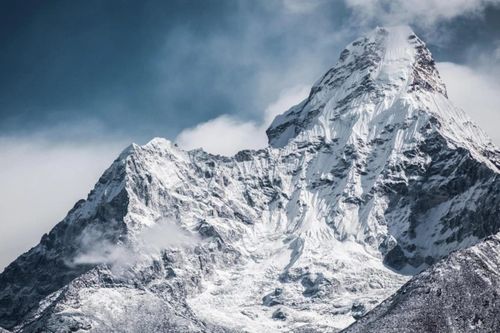 Người Việt vẫn leo Everest dù sắp có bão lớn