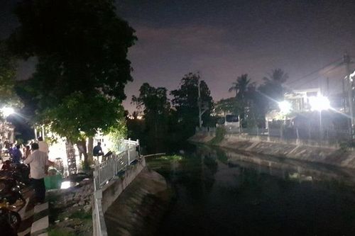 Hai trẻ em tử vong do ngã xuống kênh