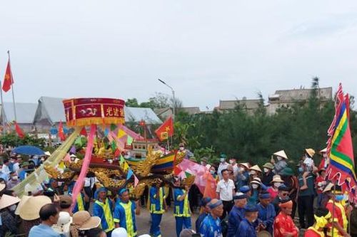 Trao bằng chứng nhận Di sản văn hóa phi vật thể quốc gia cho lễ hội cầu ngư Nhượng Bạn