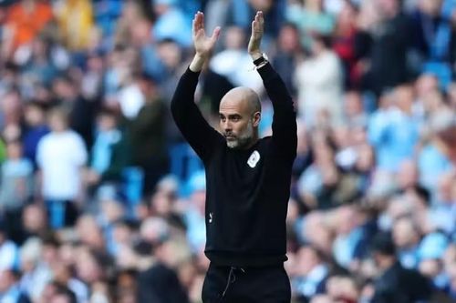 Pep Guardiola: Ai cũng muốn Man City sảy chân để Liverpool vô địch