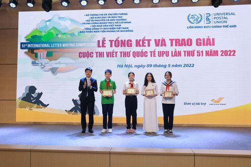 Nam học sinh lớp 9 của Hà Nội giành giải nhất cuộc thi viết thư quốc tế UPU lần thứ 51 tại Việt Nam