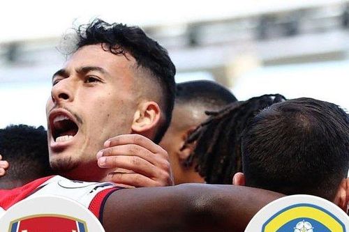 Arsenal ở gần vé dự Champions League, uy hiếp Chelsea