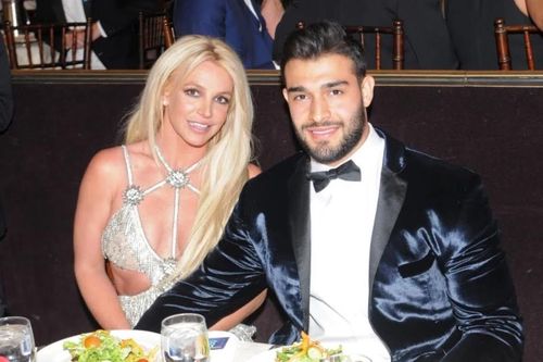 Chồng sắp cưới của Britney Spears tiết lộ lễ cưới đã được ấn định, ngày cả hai 'về một nhà' không còn xa