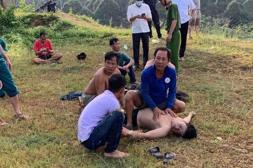 Lật thuyền ở Đồng Nai, nhiều người rơi xuống hồ