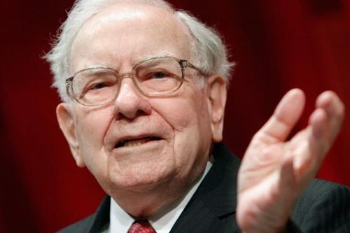 Warren Buffet: Đầu tư tốt nhất là đầu tư cho bản thân