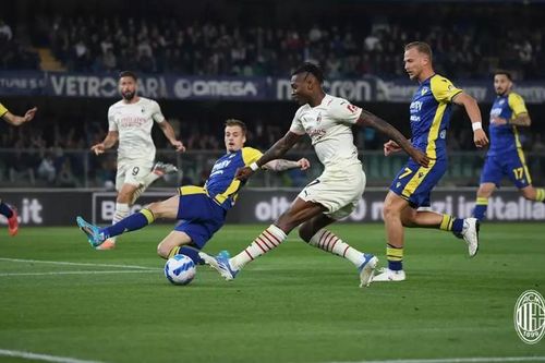 AC Milan thắng ngược Verona, tiến sát ngôi vô địch Serie A