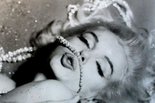 Tại sao phong cách của Marilyn Monroe trở thành xu hướng của năm 2022