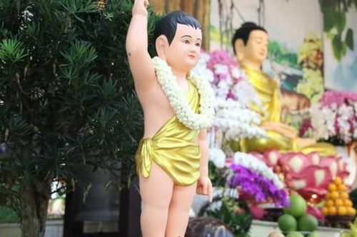 Tăng Ni sinh viên Học viện Phật giáo VN tại TP.HCM trang nghiêm tổ chức lễ Lễ Tắm Phật
