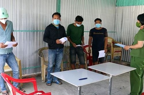 Mật phục bắt 'cát tặc' vùng sông nước Cửu Long