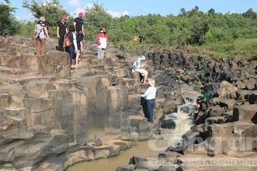 Suối đá cổ ở Gia Lai bị xâm lấn được hoàn trả mặt bằng