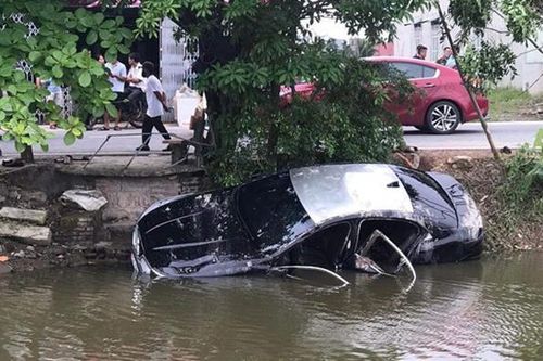 Hải Phòng: Ô tô lao xuống mương nước, Chủ tịch Hội Nông dân xã thiệt mạng