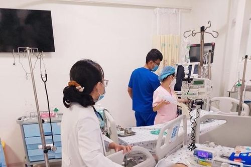 Mẹ vừa đi tắm, bé 1 tuổi đã đuối nước dưới ao