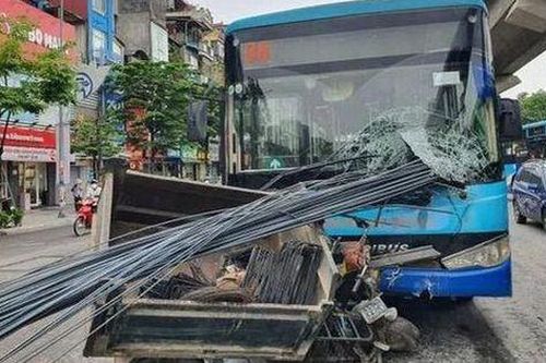 Hà Nội chỉ đạo nóng sau vụ xe tự chế chở sắt lao vào đầu xe buýt