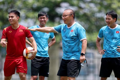 Ông Park bất ngờ để mở buổi tập của U23 Việt Nam