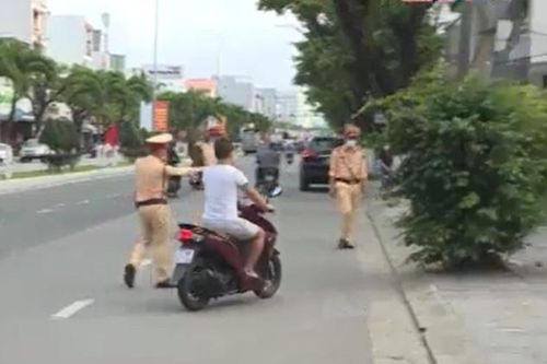 Người dân 'soi' lỗi vi phạm giao thông