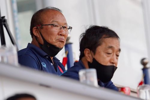 HLV Park cùng cộng sự do thám U23 Myanmar