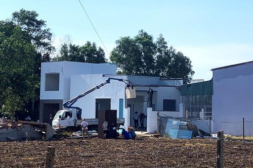 Đắk Lắk cưỡng chế giải tỏa 10 căn nhà xây dựng trái phép trên đất nông nghiệp