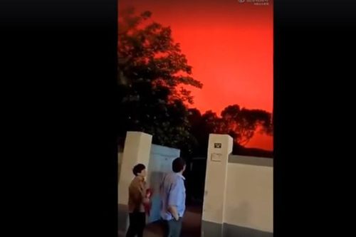 Bầu trời bỗng dưng 'đỏ như máu' ở Trung Quốc: Lời giải cực bất ngờ!