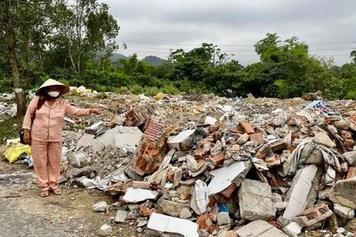 Thừa Thiên – Huế: Rác thải 'bủa vây' đường huyết mạch