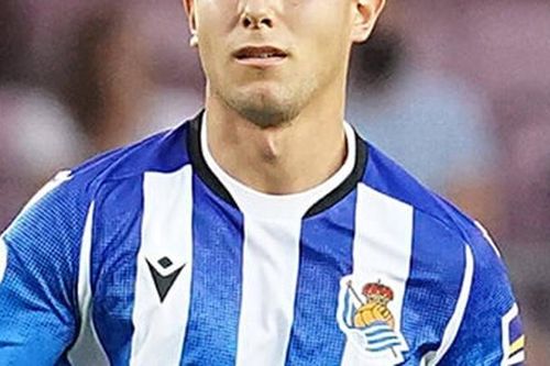 Barca lên kế hoạch chiêu mộ 4 tiền vệ để gia cố tuyến giữa