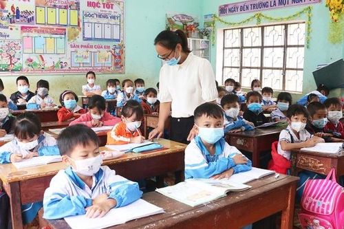 Học sinh bắt nhịp với năm học mới: Có cần tựu trường sớm?