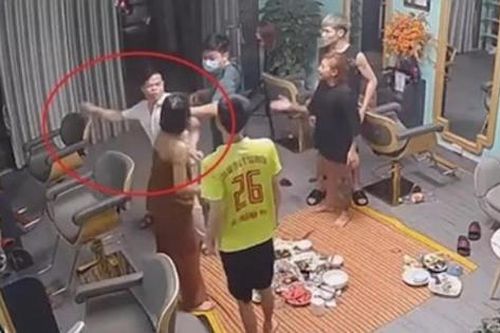 Cho ra khỏi ngành Phó Công an phường đánh phụ nữ