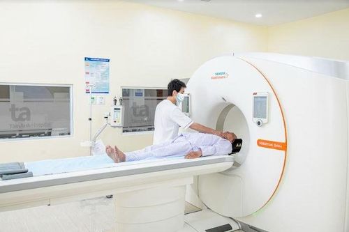Kịp thời cứu cụ ông 70 tuổi tắc hẹp động mạch cảnh, nguy cơ nhồi máu não