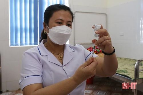 Tỷ lệ tiêm chủng đạt cao, Hà Tĩnh giảm sâu các ca bệnh COVID-19 điều trị tại cơ sở y tế