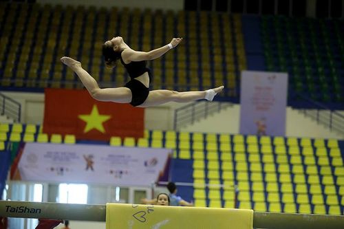 SEA Games 31: Tuyển thể dục dụng cụ Việt Nam nỗ lực tập luyện 'săn vàng'
