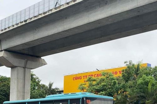 Xử lý phương tiện chở hàng hóa cồng kềnh gây mất an toàn giao thông