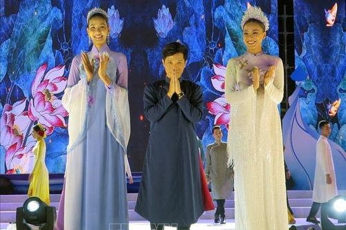Làm đẹp thêm cho áo dài truyền thống