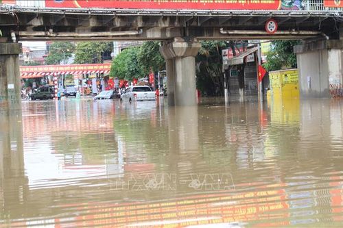 Mưa lớn kèm dông lốc gây nhiều thiệt hại tại các địa phương