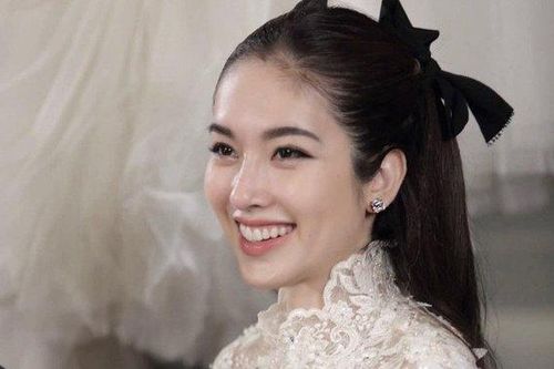 Hoa hậu chuyển giới Nong Poy U35 đi đám cưới mặc đơn giản vẫn đẹp hút mắt