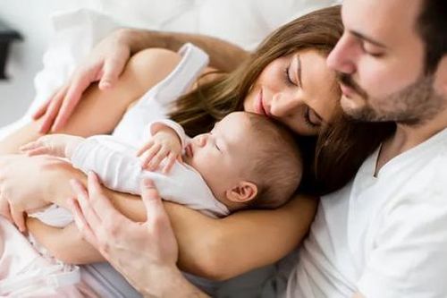 Italy: Trẻ em sẽ mang họ của cả cha và mẹ