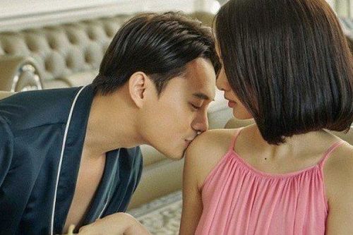 Tân hôn chồng đưa 1 tỷ dặn cất đi, vợ giận bỏ sang phòng khác ngủ