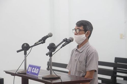 Một thủ kho biển thủ hàng hóa